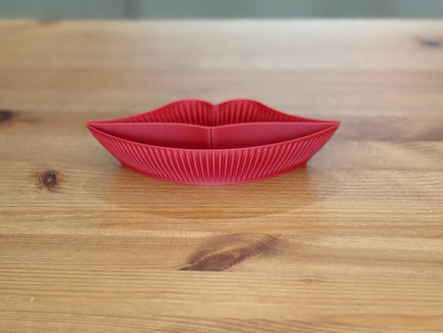 Lips Plate