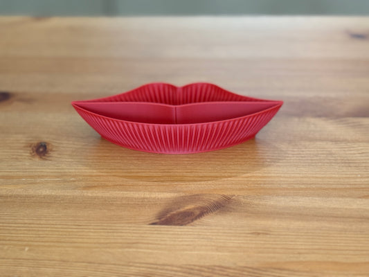 Lips Plate