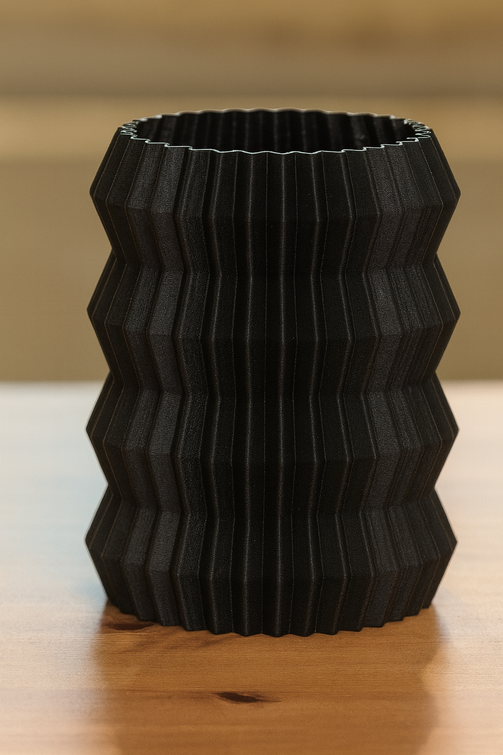 Contemporary Aletas planter featuring flowing lines and a bold 3D-printed form.