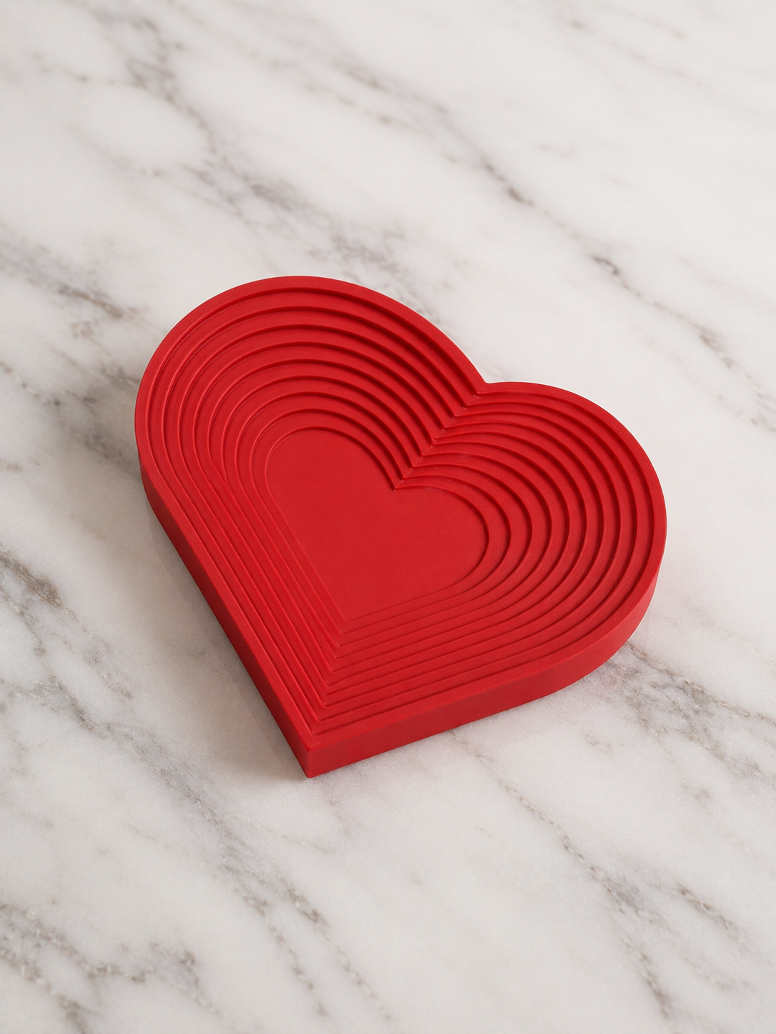 Top view of Strix Heart Tray showcasing its heart shaped silhouette.