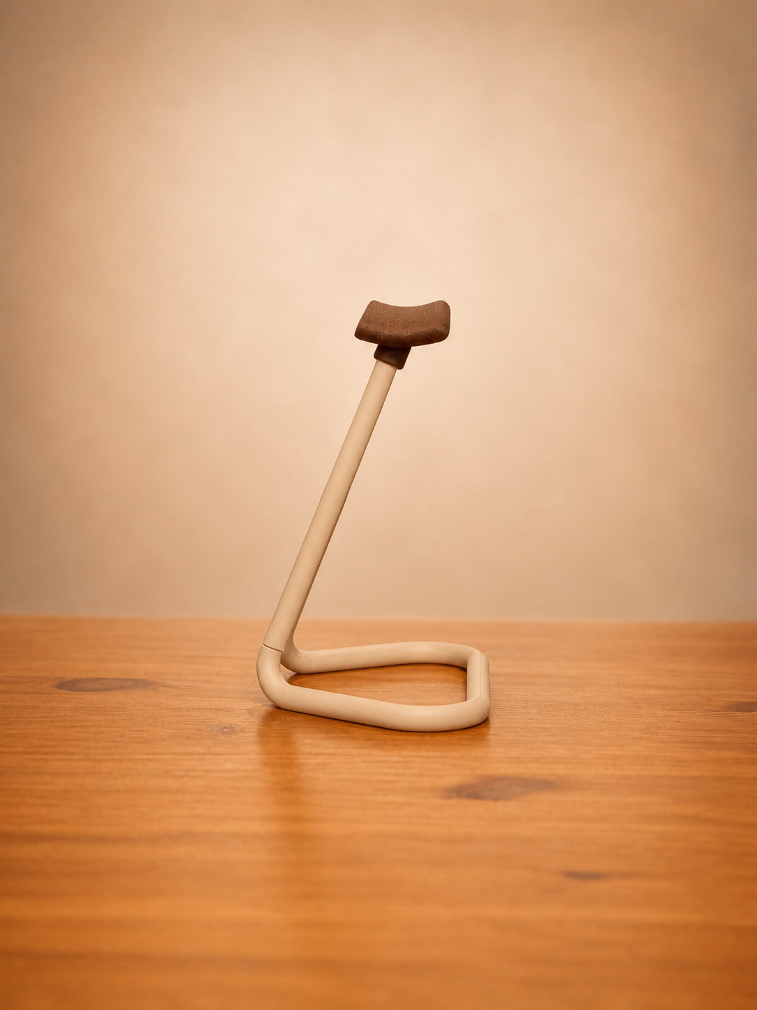 Minimalist Tempo Headphone Stand designed for headphones and workspace décor.