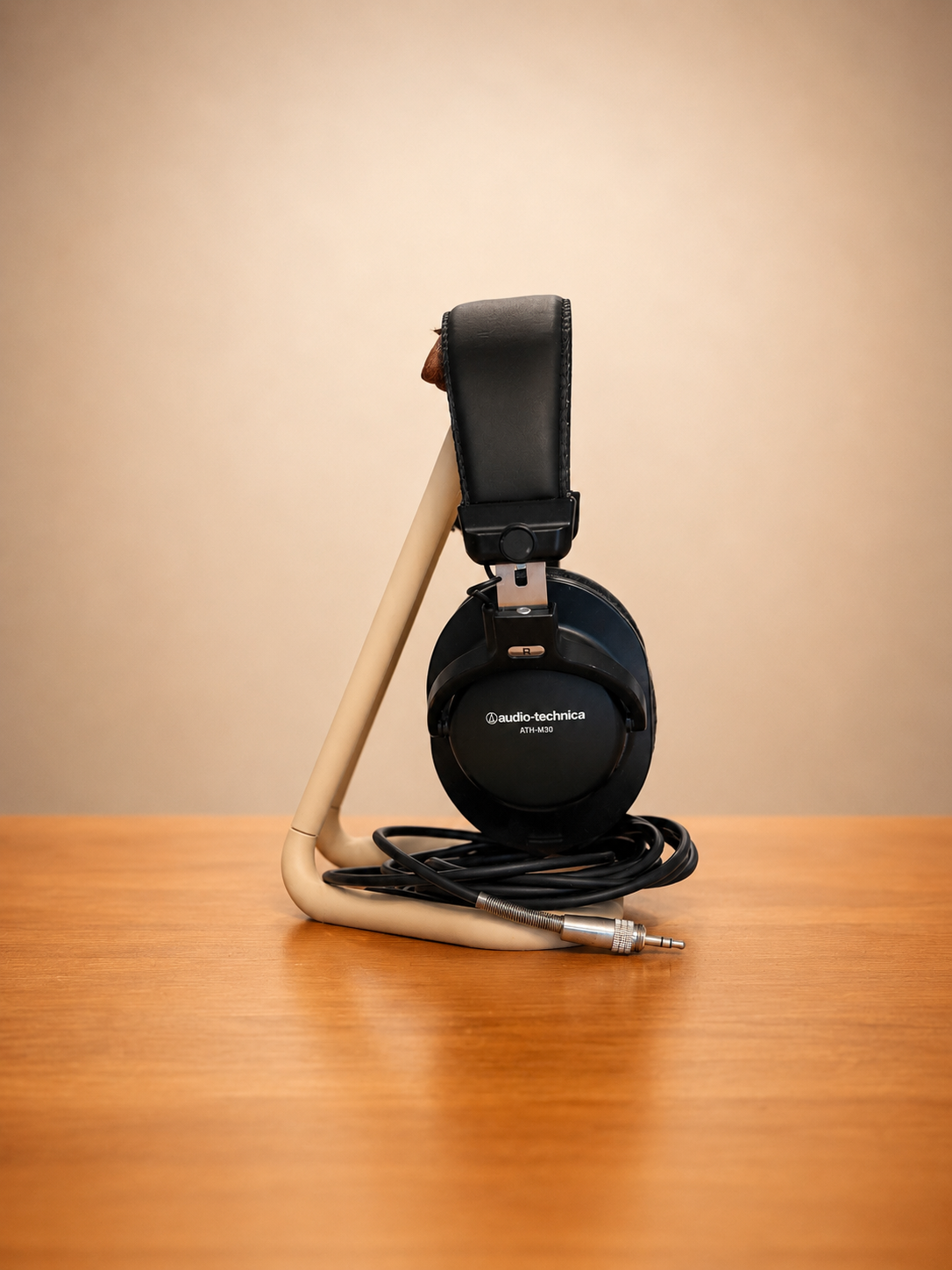 Side view of Tempo Headphone Stand showcasing its curved architectural form.